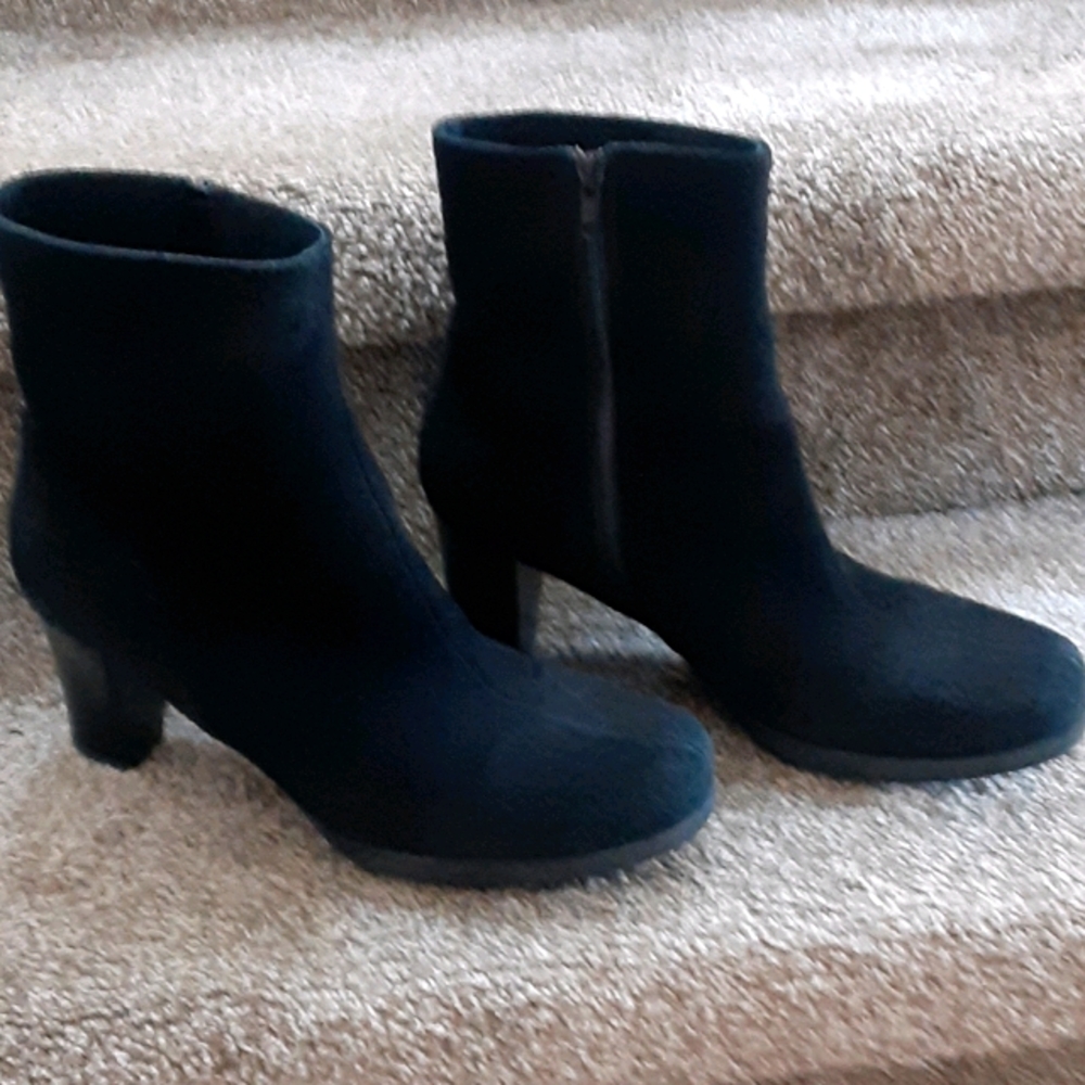 La CANADIENNE Black Suede Heeled Ankle Boots